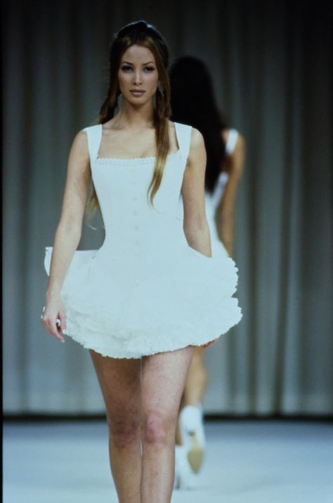 Alaia Dress, Azzedine Alaïa, High Fashion Runway, 90s Runway Fashion, Runway Fashion Couture, Azzedine Alaia, Claudia Schiffer, Christy Turlington, Vintage Couture