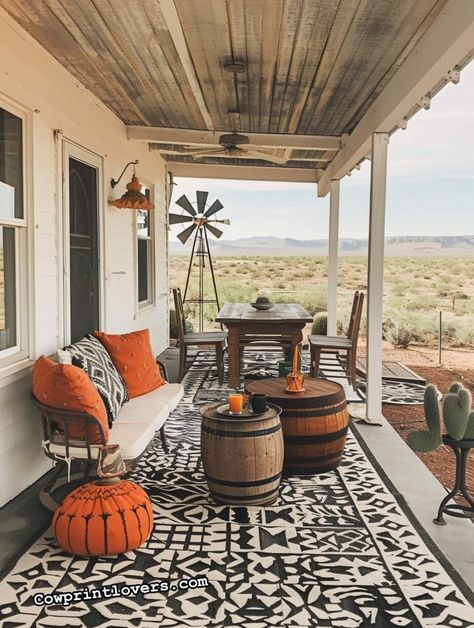 Western Back Porch, Western Front Porch Ideas, Western Front Porch, Rustic Western Living Room, Western Porch, Western Living Room Ideas, Country Porch Decor, Modern Hacienda, Western Farmhouse