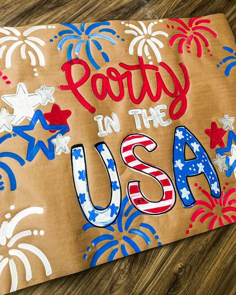 Another banner added onto the giveaway 🤩🇺🇸❤️ Painted Banner Ideas, Banner Painting, Painted Banner, Banners Ideas, Cheer Football, Homecoming Posters, Class Door, Football Posters, Banner Ideas