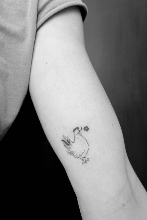 Line Chicken Tattoo, Hen Tattoo, Farm Tattoo, Chicken Tattoo, Rooster Tattoo, Cowgirl Tattoos, Tatoo Inspiration, Blue Rose Tattoos, Hand Tattoos For Girls