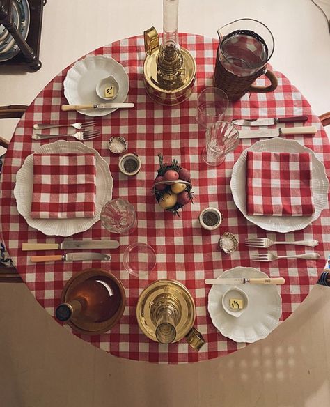 Red Gingham tablecloth and napkins - an indoor picnic. So cheery Red Checkered Tablecloth Table Settings, Red And White Table Cloth Decor, Red And White Checkered Tablecloth, Red Checkered Tablecloth, Red Gingham Table Setting, Italian Table Cloth, Red Gingham Tablecloth, Red Gingham Aesthetic, Aesthetic Table Cloth