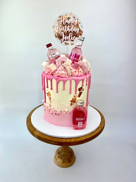 Pink Gin Birthday Cake, Gin Cake Design, Gin Cake, Cakes Aesthetic, 22nd Birthday Cakes, Drop Cake, 18th Cake, 18th Birthday Cake, Pink Gin