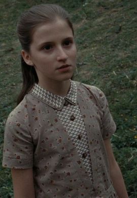 Ariella Paradise as young Petunia Evans in Deathly Hallows Part 2. Snape Memories, Petunia Dursley, Petunia Evans, Harry Potter Prequel, Phoenix Harry Potter, Harry Potter Face, Harry Potter Wiki, Deathly Hallows Part 2, Miss Priss