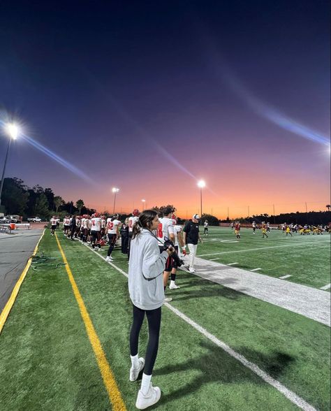 Football Photographer Aesthetic, Sport Photographer Aesthetic, Espn Aesthetic, Sports Job Aesthetic, Sport Psychology Aesthetic, Sports Journalist Aesthetic, Sports Marketing Aesthetic, Sports Media Aesthetic, Sports Photography Aesthetic