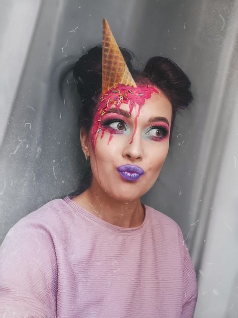 makeup ice-cream Ice Cream Costume Women, Ice Cream Makeup Looks, Ice Cream Cone Costume, Ice Cream Costume, Halloween Ice Cream, Halloween Costumes 2022, Spooky Halloween Costumes, Cute Group Halloween Costumes, Diy Halloween Costumes Easy