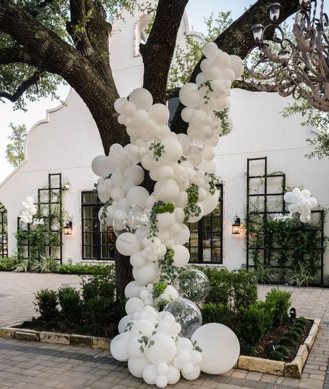 Balloon Arch White, White Balloons Wedding, Engagement Party Balloons, Greenery Birthday, Balloon Arch Wedding, J Low, Engagement Balloons, Boho Wedding Colors, Black And White Balloons