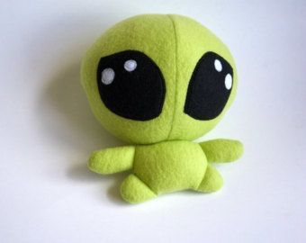 Alien Doll, Stuffed Animal Ideas, Make A Stuffed Animal, Alien Plush, Animal Ideas, Aliens And Ufos, Cute Stuffed Animals, Sewing Gifts, Soft Dolls