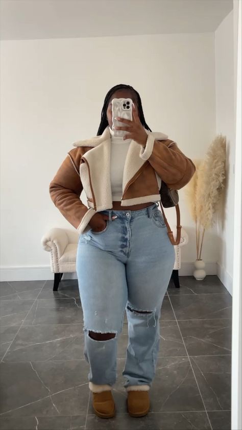 Ugg Outfit Ideas Black Woman, Plus Size Casual Outfits Black Women, Ugg Looks, Styling Uggs, Curvy Winter Outfits, How To Style Uggs, Fall Outfits Black Women, November Mood, Outfit With Uggs