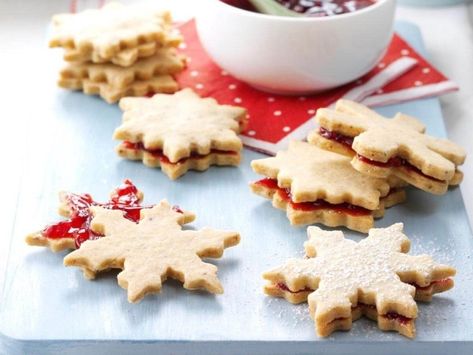 Berry-Almond Sandwich Cookies Christmas Cutout Cookie Recipe, Berry Filling, Peppermint Meringues, Christmas Cutout Cookies, Spritz Cookie Recipe, Cookie Sandwich Recipes, Almond Shortbread, Almond Shortbread Cookies, Cut Out Cookie Recipe