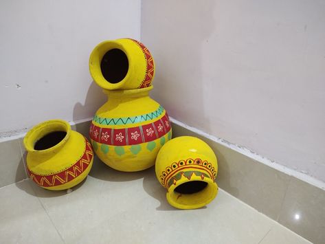 Matka painting for festive decor Matka Painting Designs, Matka Decoration Pots, Matka Decoration, Matka Painting, Matki Decoration, Kalash Decoration, Pots Diy, School Decoration, Janmashtami Decoration