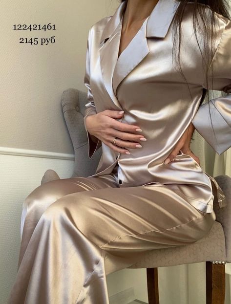 Sleep Wear Aesthetic, Silky Pyjamas, Classy Loungewear, Women Nightwear Dresses, Pijama Satin, Silk Pjs, Silk Pajamas Women, Pajama Fashion, Loungewear Outfits