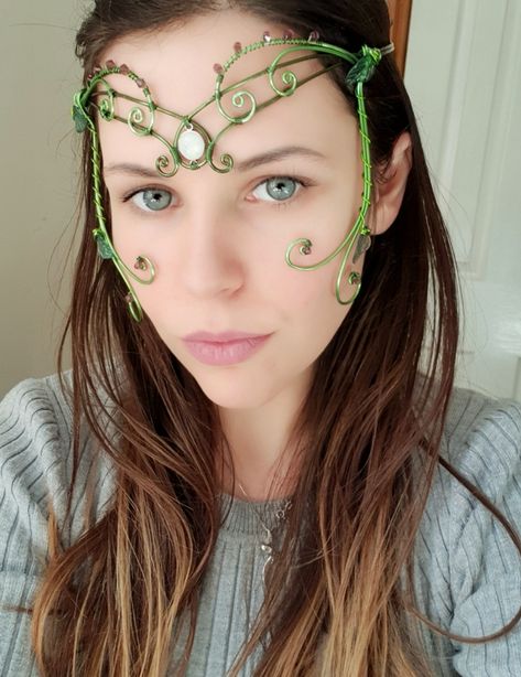 Headpiece leaf vine green wire, Czech glass leaves and rainbow moonstone and Swarovski amethyst Ren Fair Headpiece, Forest Crown Diy, Diy Fairy Headpiece, Fae Costume Diy, Dragonfly Headpiece, Wood Fairy Costume, Faerie Accessories, Fairy Headpiece Diy, Fairy Costume Accessories