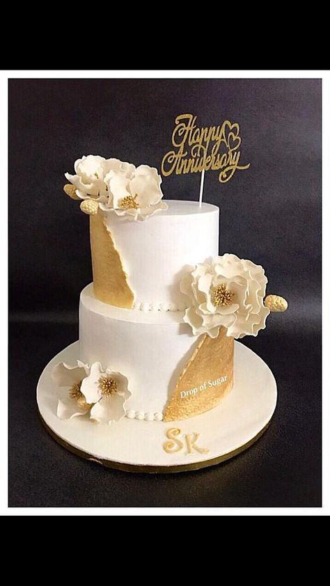 Marble Wallpaper White, White Gold Rings Simple, White Gold Wedding Bands Women, White And Gold Wedding Cake, Gold Marble Wallpaper, Wedding Cake Centerpieces, 50th Wedding Anniversary Cakes, Cream Wedding Cakes, Wedding Cake Options