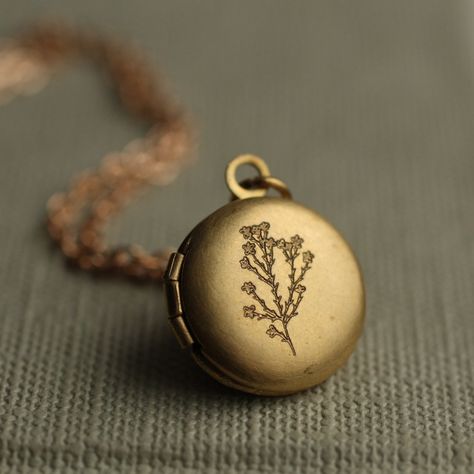 This Lockets item by SilkPurseSowsEar has 4253 favorites from Etsy shoppers. Ships from United Kingdom. Listed on Mar 10, 2023 Best Friend Fotos, Golden Locket, Handmade Locket, Round Locket Necklace, Buch Design, Engraved Locket, Silk Purse, Round Locket, Vintage Lockets