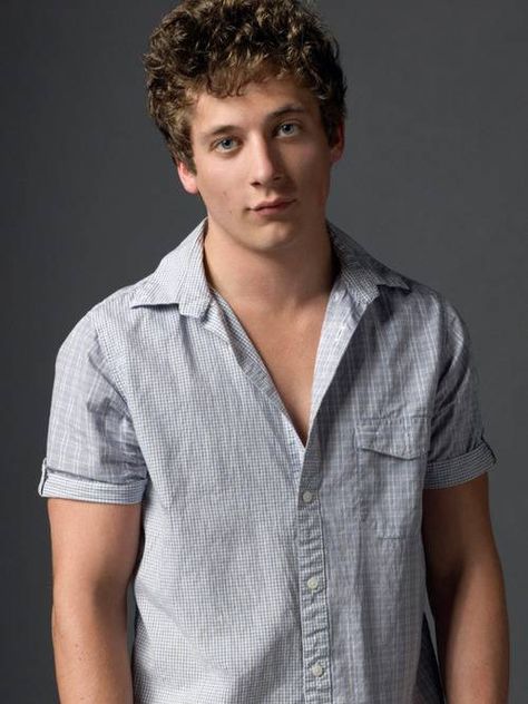 Jeremy Allen White aka Philip Gallagher *hotness* Shameless Season 2, Alcoholic Man, Shameless Lip, Shameless Season, Lip Gallagher, White Lips, Jeremy Allen White, He Lives, Man Candy