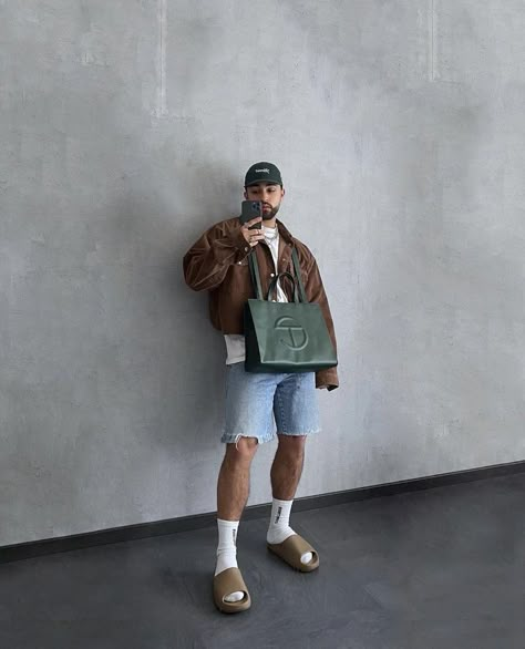 Telfar Bag Outfit Men, Mens Thrift Fashion, Neutral Streetwear, Plus Size Mens Clothing, Shorts Leather, Telfar Bag, Streetwear Fashion Men, Streetwear Ideas, Mens Bags Fashion