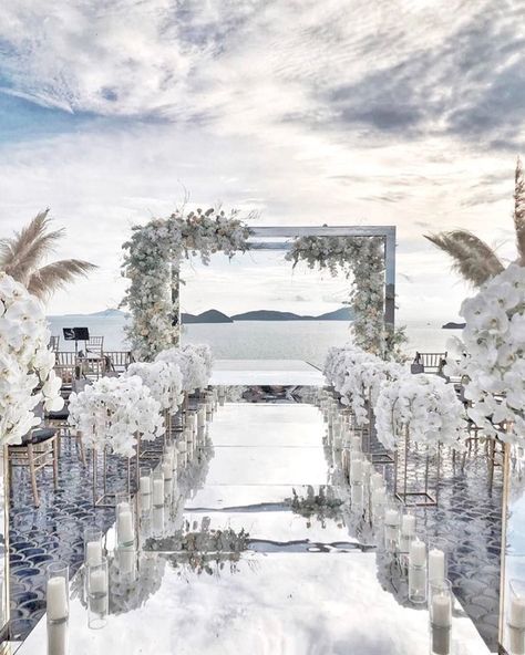 The Ultimate Guide to Planning Destination Weddings ★ Destination Wedding Decor Ideas, Wedding Setup, Dream Wedding Reception, Eksterior Modern, Destination Wedding Decor, Dream Beach Wedding, Arsitektur Masjid, Dream Wedding Decorations, Wedding Backdrop Design