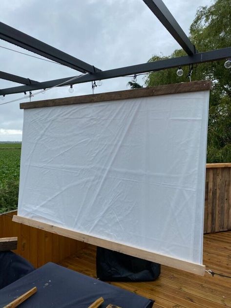 Diy Outdoor Cinema, Diy Backyard Projector Screen, Sheet Projector Screen, Diy Screen Projector Screen, Pool Projector Screen, Homemade Projector Screen, Diy Outdoor Projector Screen Frame, Diy Projector Screen Stand, Diy Projector Screen Frame