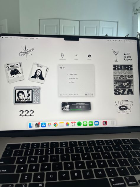 new mac wallpaper #aesthetic #macbook #lana #tvgirl #y2k #sza #kaliuchis Macbook Screensavers Aesthetic, Macbook Black Aesthetic, Macbook Pro Homescreen Layout, Designer Macbook Wallpaper, Mac Home Screen Aesthetic, Macbook Dock Organization, Macbook Design Ideas, Macbook Costumization, Macbook Notes Aesthetic