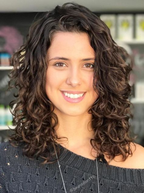 Bob Riccio, Medium Length Curly Hair, Medium Hair Styles For Women, Layered Curly Hair, Medium Curly, Medium Curly Hair Styles, Haircuts For Curly Hair, Curly Hair With Bangs, Curly Bob Hairstyles