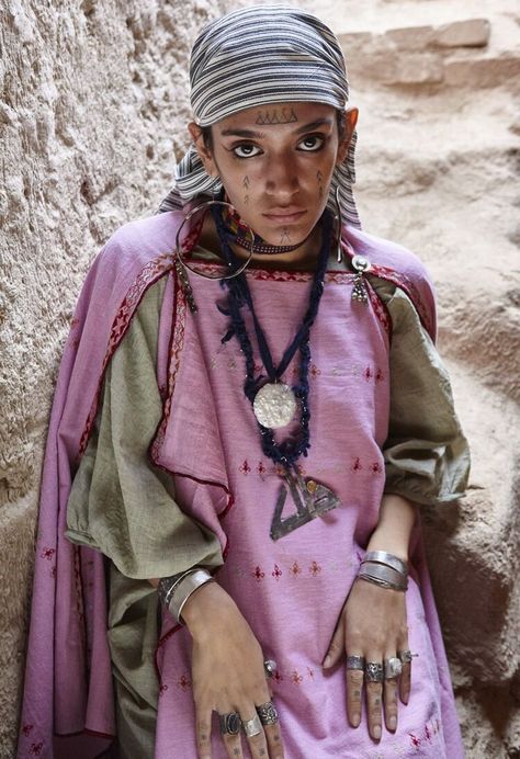 Sohrab Vahdat Captures 'Amazigh' Berbers Beauty The Forumist Magazine — Anne of Carversville African People, Urban Lifestyle, Berber Women, Folk Costume, People Of The World, World Cultures, Fashion Story, Costume Design, Traditional Dresses