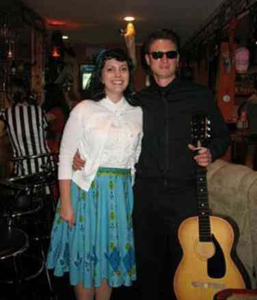 June Cash, Johnny Cash And June Carter, Pumpkin Hunt, Johnny Cash And June, Easy Couple Halloween Costumes, Easy Couples Costumes, June Carter, Johnny And June, Diy Couples Costumes