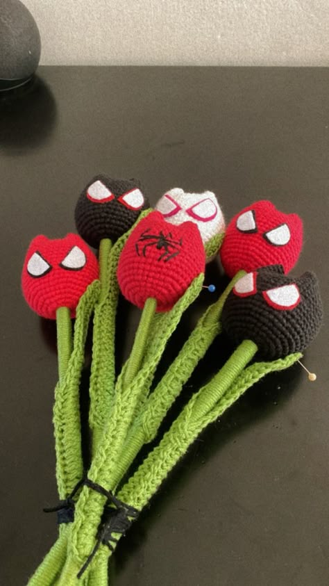 Crochet Flowers For Men, Crochet Gifts For Men Boyfriends, Spiderman Pixel Art, Crochet Batman, Flowers For Men, Hello Kitty Crochet, Black Spiderman, Gift Inspo, Crochet Bookmarks