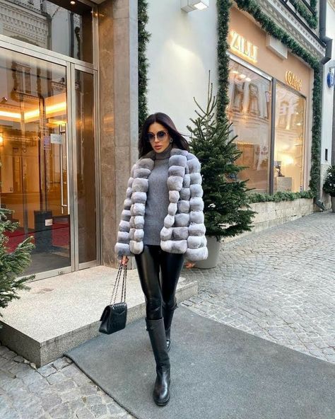 Chinchilla Fur Coat, Chinchilla Coat, Chinchilla Fur, Branded Outfits, Zermatt, Fur Coat, Puffer, Winter Jackets, Instagram Photos