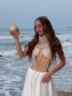 Sea Shell Costume, Mermaid Beach Outfit, Venus Costume Goddesses, Mermaid Look Outfit, Siren Halloween Costume Sea Witch, Siren Costume Aesthetic, Siren Outfit Aesthetic, Siren Costume Ideas, Mermaid Siren Costume