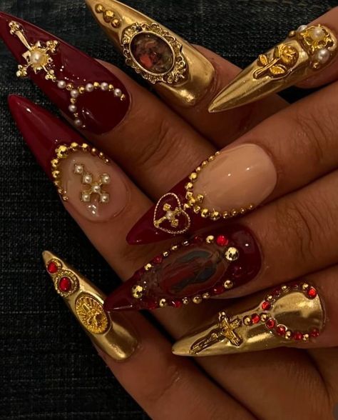 Lattice Nail Design, Red An Gold Nails, Red Silver And Gold Nails, Red Chicana Nails, Christmas Nails Wine Red, Dark Red With Gold Nails, November Nail Inspiration, Christmas Nails Extreme, Red Ethereal Nails