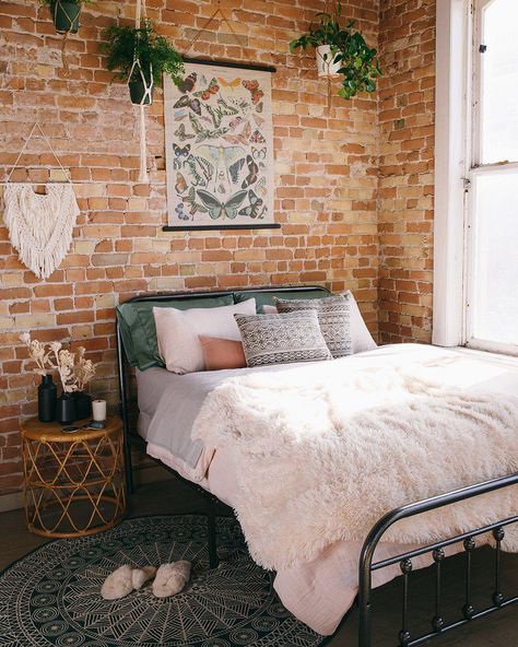 #interiordesign #home #bedroom #boho #homedecor Wall In Bedroom Ideas, Brick Wall In Bedroom, Brick Wall Bedroom, Brick Bedroom, Industrial Style Bedroom, Brick Interior Wall, Brick Walls, Bedroom Boho, Brick House