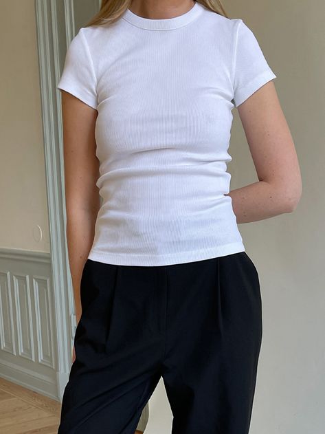 We created our basic range to be the perfect essentials to wear daily. It’s versatile, comfortable, and timeless, made to be worn with everything in your closet. The Daily T-Shirt White is made from a thick ribbed organic cotton fabric. It has a round neckline, short sleeves and a fitted silhouette. Fits true to size.