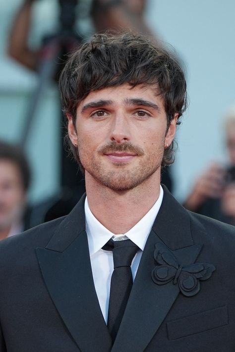 Jacob Elordi Mustache, Jacob Elordi Haircut, Jacob Elordi Long Hair, Jacob Elordi Hair, Jacob Eldori, Mod Haircut, Wolf Wedding, Nate Jacobs, Mustache Styles