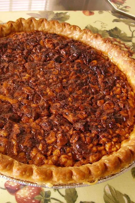 Buttermilk Walnut Pie, English Walnut Pie, Maple Walnut Pie Recipe, English Walnuts Recipes, Walnut Pie Recipe Easy, Dessert With Walnuts Recipe, English Walnut Recipes, Recipes Using Walnuts Baking, Walnut Desserts Easy