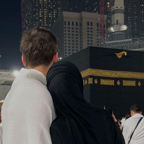 𝘼𝙡𝙝𝙖𝙢𝙙𝙪𝙡𝙞𝙡𝙡𝙖𝙝 ❤️ on Instagram: "❤️😇" Off Mood Photos, My Man Aesthetic, Muslim Love, Couple Photography Winter, Mens Aesthetic, Muslim Couple Photography, Muslim Couple, Muslim Men, Love In Islam