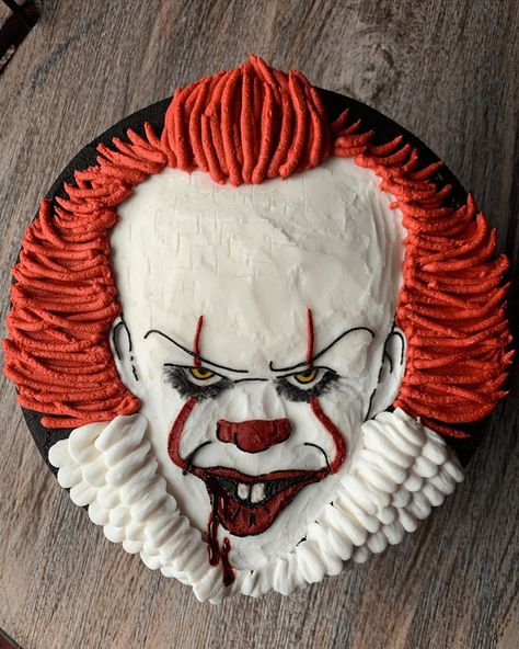 Pennywise Cake Design Images (Pennywise Birthday Cake Ideas) Horror Cake Design, Penny Wise Cake Ideas, Pennywise Birthday Cake, Penny Wise Cake, Chucky Birthday Cake, Scary Movie Cakes, Horror Cakes Birthdays, Lincoln Cake, Pennywise Birthday