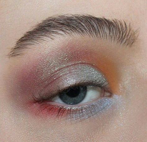 Colour Eye Makeup, Eyeshadow Blue Eyes, Eyeshadow Blue, Eyes Glasses, Maquillage On Fleek, Silver Makeup, Smink Inspiration, Editorial Makeup, Makeup Goals