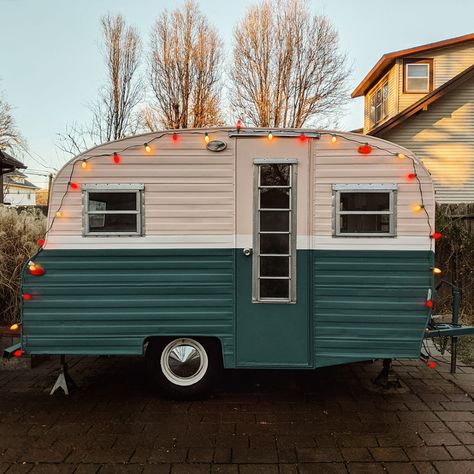 Vintage Camper Makeover, Sticker Backsplash, Vintage Camper Redo, Vintage Trailers Restoration, Vintage Trailer Interior, Vintage Camper Interior, Glamper Camper, Shasta Camper, Trailer Conversion