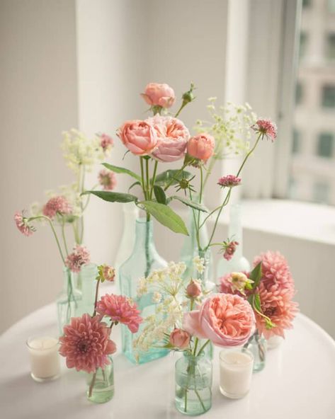 Flowers Apartment, Spring Wedding Centerpieces, Brunch Decor, Flower Arrangements Simple, Diy Wedding Flowers, Wedding Rentals, Wedding Flower Arrangements, Wedding Table Centerpieces, Simple Flowers