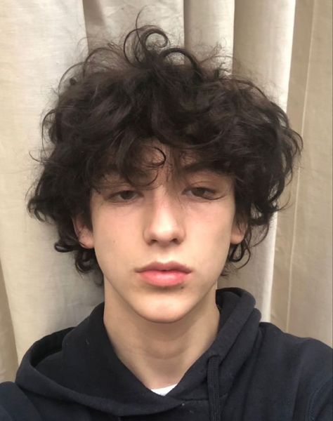 Men Haircut Curly Hair, Short Grunge Hair, Wavy Hair Men, Hair Inspiration Short, Boys With Curly Hair, Wavy Curly Hair, Permed Hairstyles, Curly Hair Men, Mens Hairstyles Short