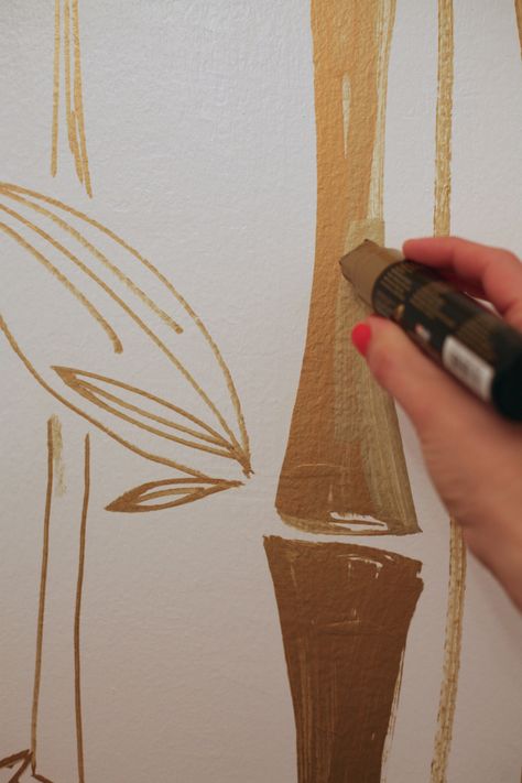 decocolor paint marker gold Pen Wallpaper, Fake Wallpaper, Gold Painted Walls, Painted Beams, Wallpaper Walls, Art Deco Bathroom, Accent Wall Paint, Wallpaper Ceiling, Pen Pattern