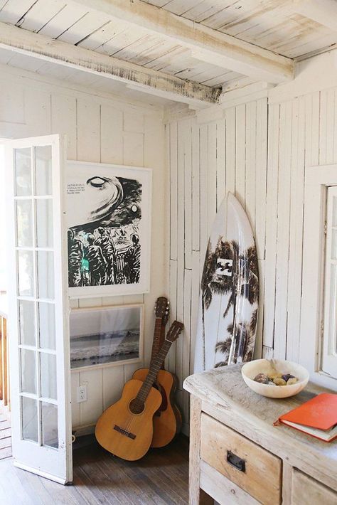 California Surf Shack, Surf Shack Style, Surfer Bedroom, Surf Room Decor, Deco Surf, Costal Cowgirl, Surf House Decor, Room Revamp, Surf Room