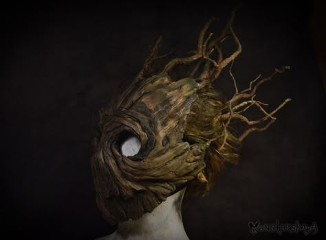 Wooden Mask Fantasy Art, Bark Mask, Mushroom Mask, Scary Woods, Nature Mask, Mask Aesthetic, Wooden Mask, Wood Mask, Mask Ideas