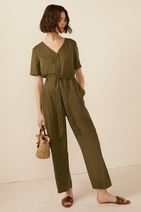 Tie Waist Jumpsuit Minimalist Boho Fashion, Linen Jumpsuit Outfit, Minimalist Jumpsuit, Spring Jumpsuit, Outfits Jumpsuit, Fun Fits, Gala Outfits, Plain Jumpsuits, Spring Jumpsuits