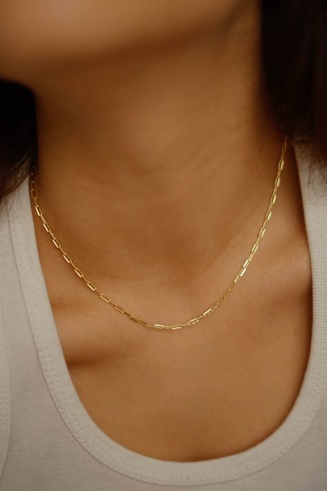 Gold Chain Aesthetic, Minimal Gold Jewelry, Jewelry Necklace Simple, Gold Minimalist Jewelry, Paperclip Necklace, Pretty Jewelry Necklaces, Gold Necklace Simple, Gold Jewelry Simple, Gold Link