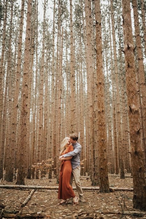 Michigan Engagement Photos, Unique Family Photos, Fall Engagement Shoots, Forest Engagement Photos, Lake Engagement Photos, Fall Engagement Pictures, Forest Engagement, Engagement Pictures Poses, Beach Wedding Inspiration