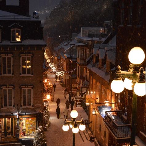 Warm Winter Aesthetic, Warm Cozy Aesthetic, Old Quebec City, Christmas Dreaming, Old Quebec, Dark Christmas, I Love Winter, Christmas Feeling, Christmas Inspo