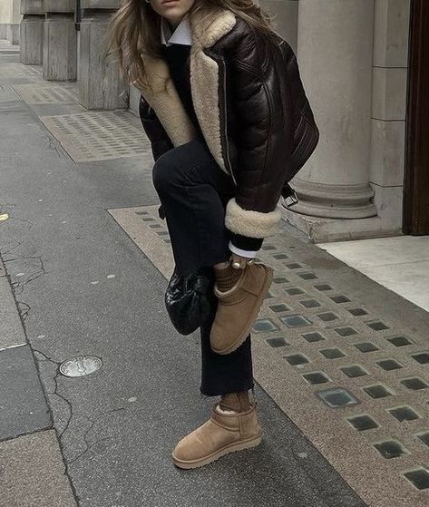 Chestnut, chestnut UGC boots, ugg mini boots, Ugg boots, Ugg shoes, holiday boots, winter boots, fashion shoes, fall boots Mini Uggs Outfit, Buty Ugg, Casual Dinner Outfit Summer, Uggs Outfits, Outfit With Uggs, Dinner Outfit Casual, Aw 23, Ugg Boots Outfit, Latina Outfits