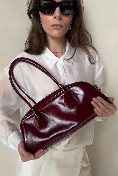 Bowler Bag Outfit, Cherry Bag Outfit, Bowling Bag Outfit, Cherry Red Bag, Red Handbag Outfit, Burgundy Bag Outfit, Baguette Bag Outfit, Cherry Bag, Wardrobe Plan