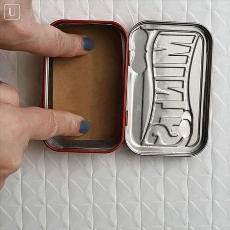 Homemade Jewelry Box Ideas, Diy Jewlery Box, Diy Jewelry Box, Mint Tin Crafts, Mint Tins, Jewelry Box Diy, Cardboard Jewelry Boxes, Small Tins, Tiny Rings